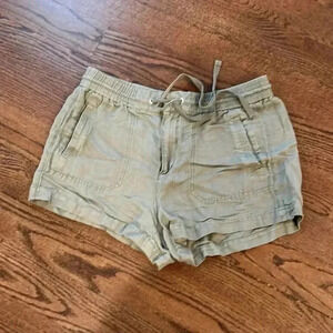 Loy@Grey linen shorts Green 